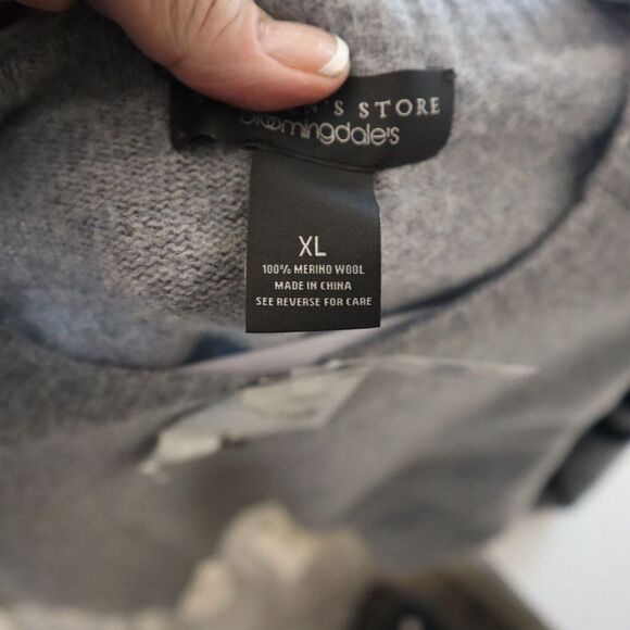 The Men’s Store Bloomingdale's Sz XL Grey Cashmere Striped Sleeves Sweater $148 - Picture 5 of 11